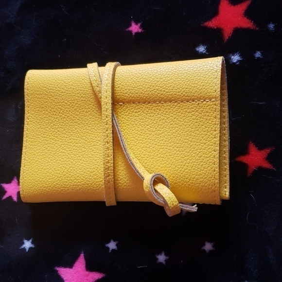 𝅺YELLOW walls/ect. - Picture 2 of 9